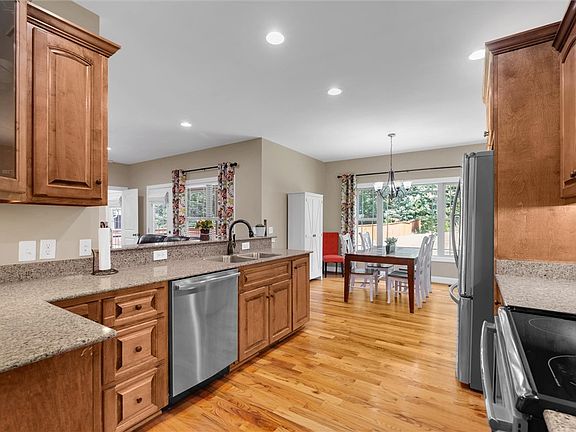3rd image of 310 Puckett Mill Dr