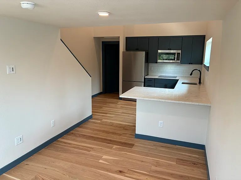 910 NE Norton Ave #2 — Photo 3