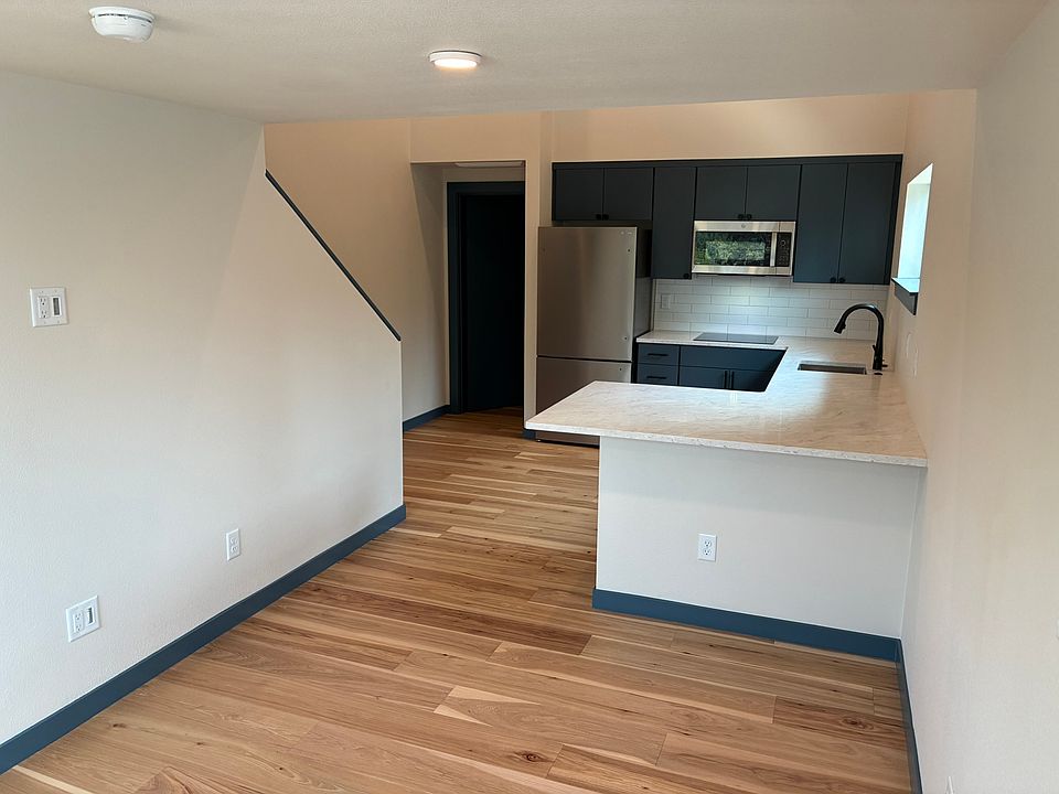 1st image of 910 NE Norton Ave #2