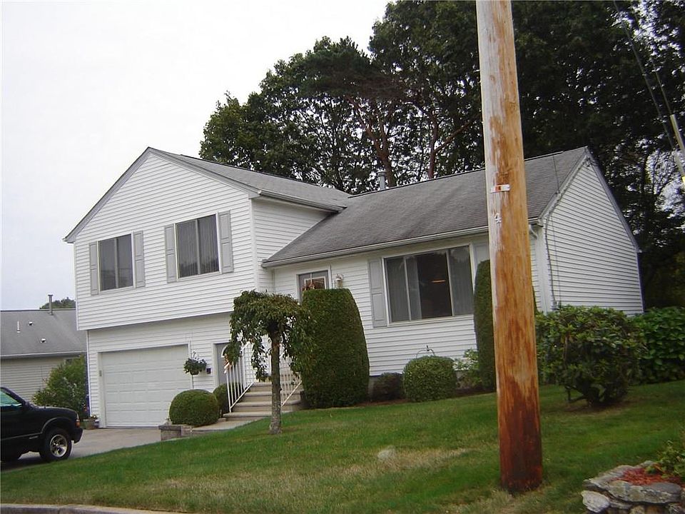1st image of 10 Pondview Dr