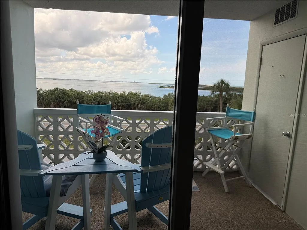 2 bed, 2.0 bath, 975 sqft, $1,850 — Photo 4