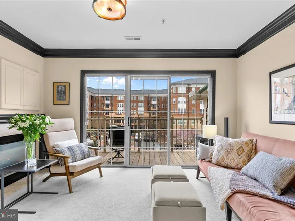 10337 Sager Ave APT 304, Fairfax, VA 22030