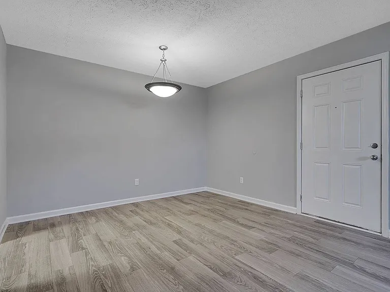 Springhurst East Apartments — Photo 18