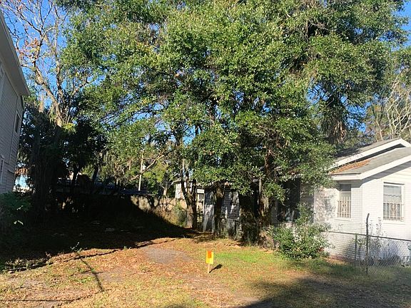 3rd image of 442 Belfort St