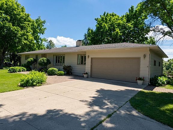 3rd image of 610 Woodland Dr