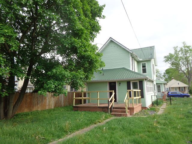 Listing photo 2