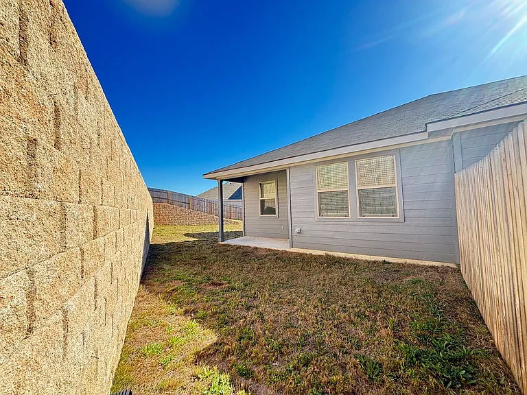 330 Caleb Ct — Photo 36