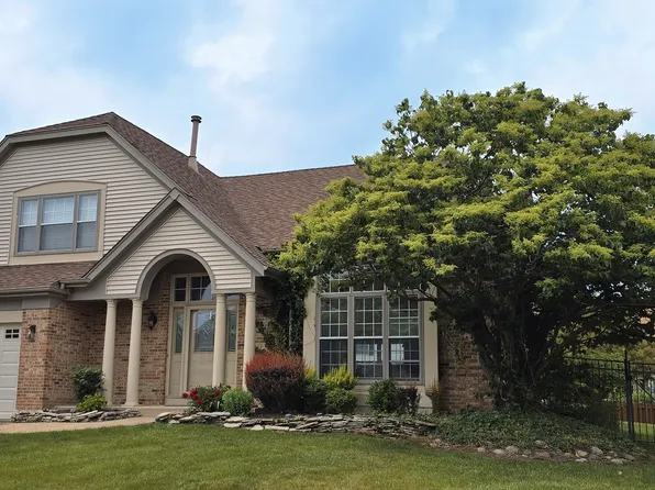 768 Warwick Ln, Lake Zurich, IL 60047