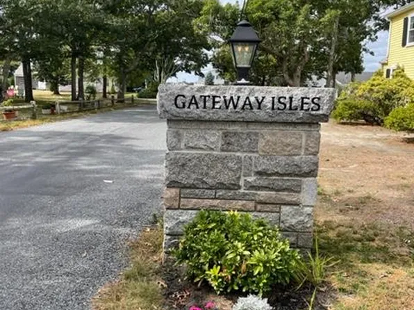 58 Neptune Ln, South Yarmouth, MA 02664