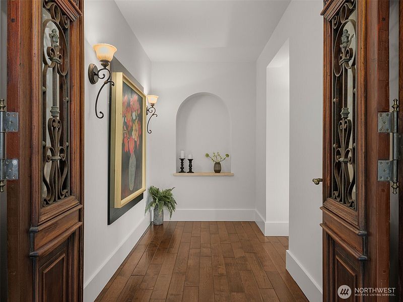 4th image of 1007 W Newell Street