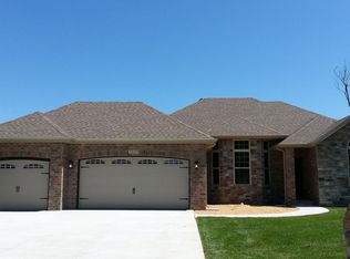 3400 E Hoke Dr, Springfield, MO 65804