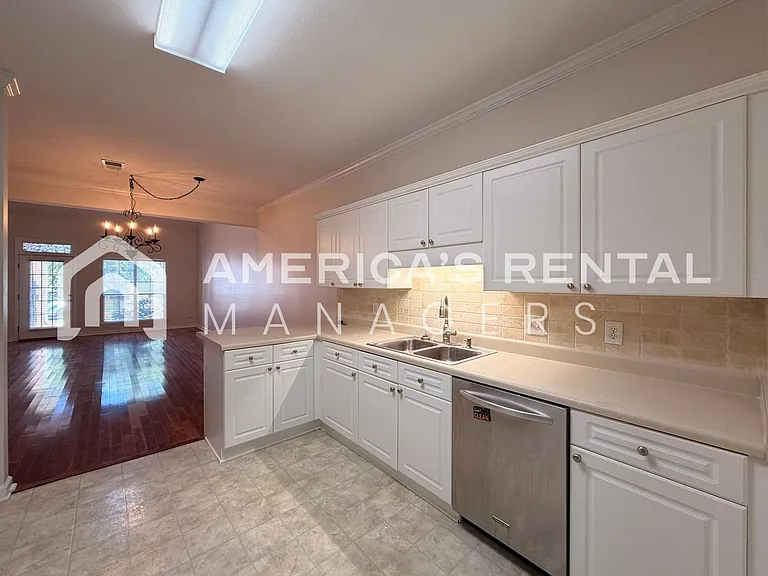 3505 Savannah Park Ln — Photo 22