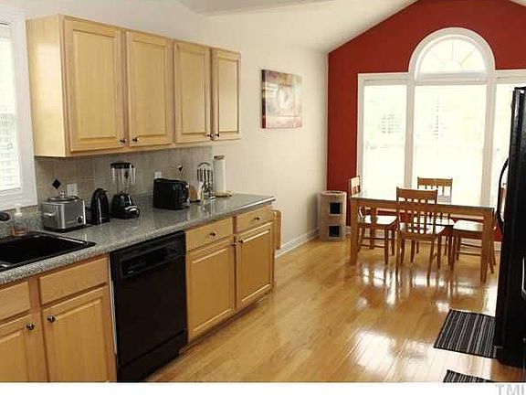 Graet kitchen with hardwoods and tons of cabinets