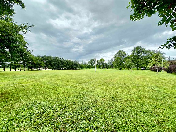 3rd image of Oakwood Dr