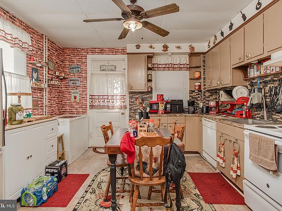 5th image of 27 E Lee St