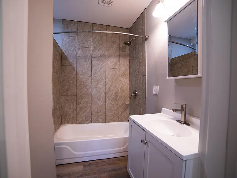 2511 N Baker Ave — Photo 9