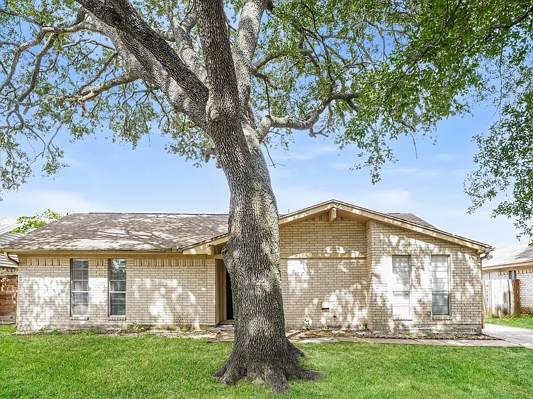 6610 Rowell Ct — Photo 1