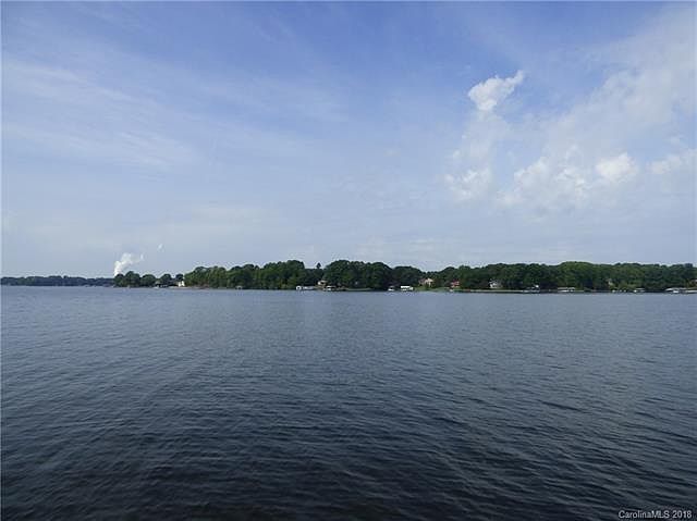 1st image of 252 Riverbend Dr