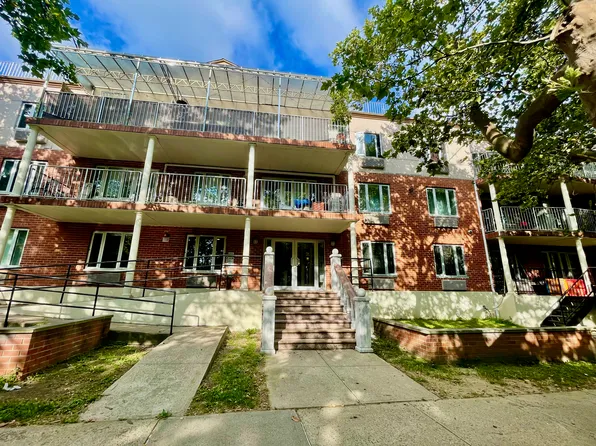 64-34 Grand Central Parkway image 2 of 13