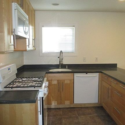 5th image of 2153 Clarke Ave