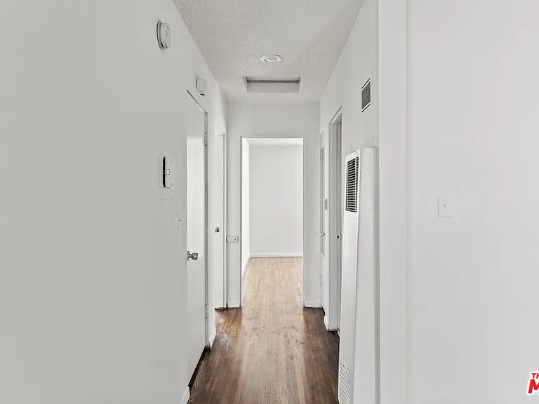 1233 Barry Ave #201 — Photo 11