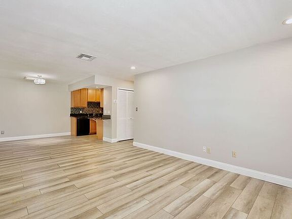 4th image of 2942 Plaza Terrace Dr
