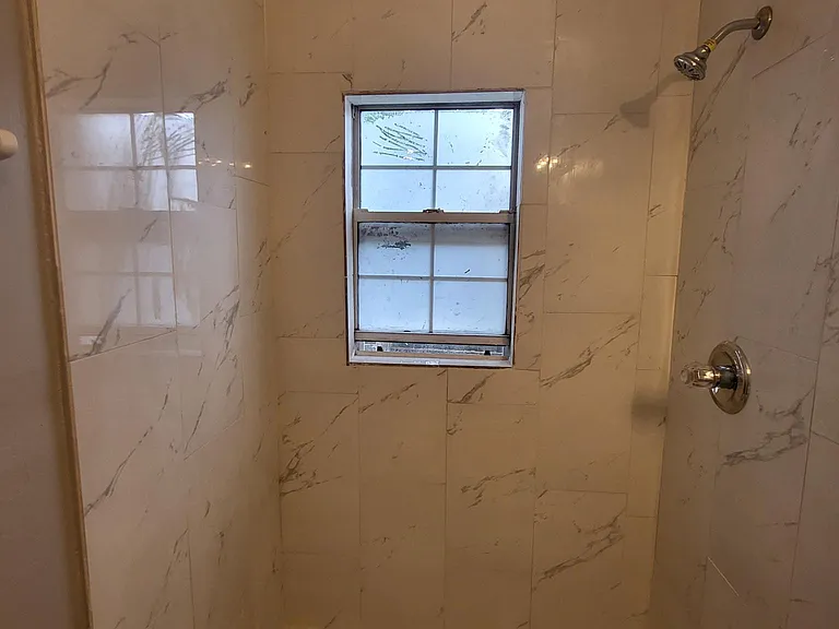 1718 Pinegrove Ave #2 — Photo 3