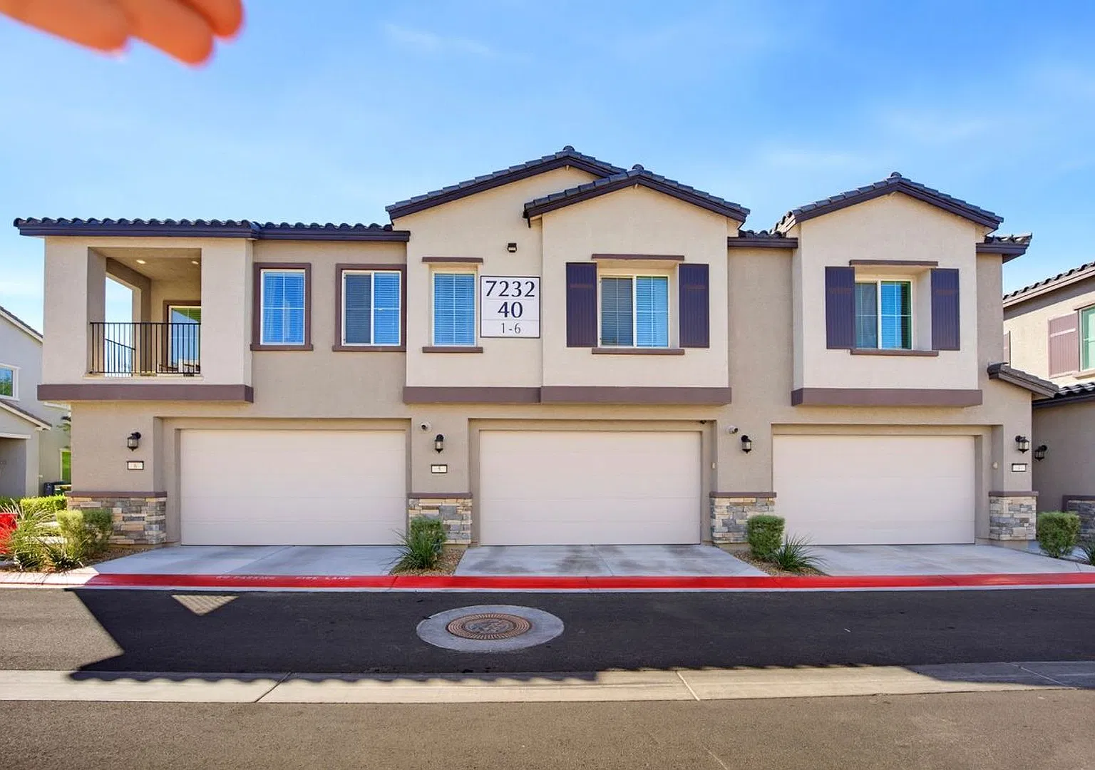 Fully Furnished & Move-In Ready | Two King En Suites + Garage | Avail 2/1 — Photo 2