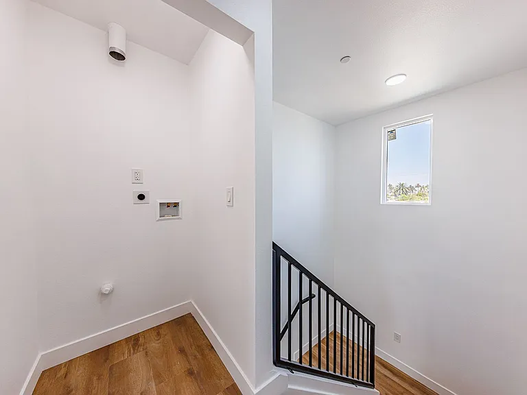 Huge 2, 3 & 4 Bed 2026 Townhomes — Photo 43