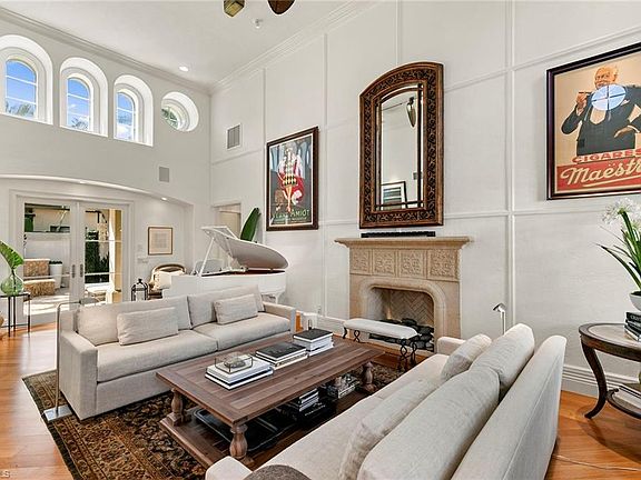 5th image of 2892 Tiburon BLVD E
