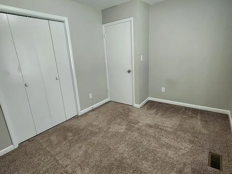 6701 Vaughn Rd — Photo 17