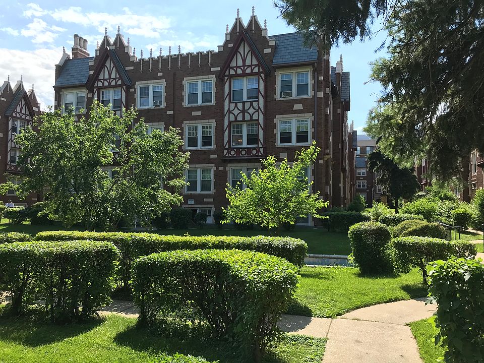2nd image of 4832 S Drexel Blvd APT 3W