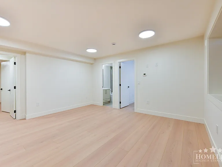 11004 78th Ave #BASEMENT — Photo 4
