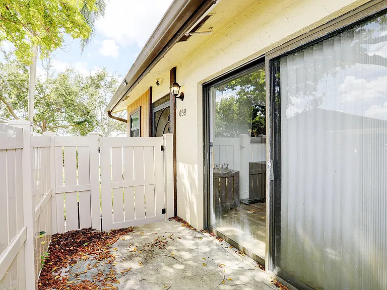 639 Banks Rd — Photo 19