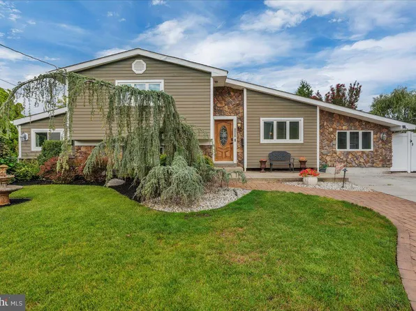 395 Lansing Dr, Mantua, NJ 08051