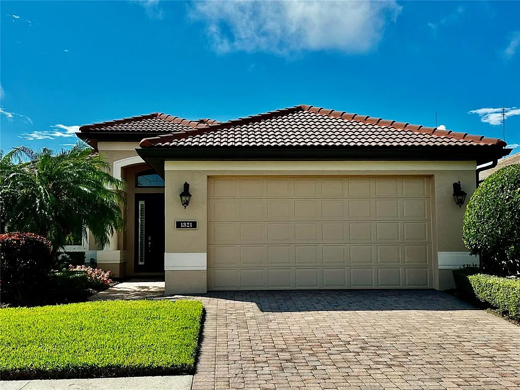 3 bed, 2.0 bath, 1990 sqft, $3,400 — Photo 1