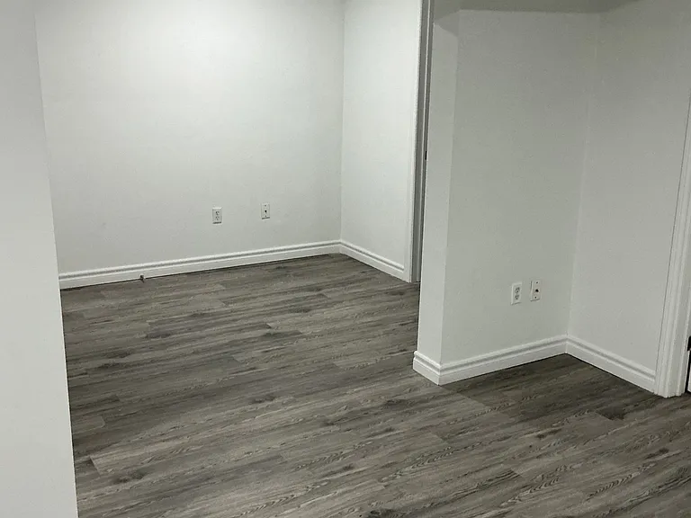 88 Casabel Dr #BASEMENT — Photo 10