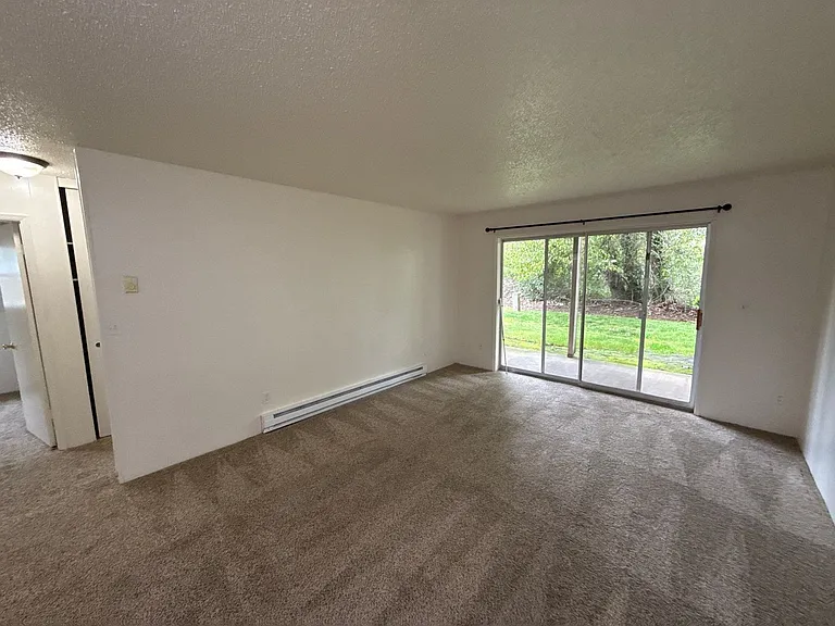 528 SW Levens St #2 — Photo 6