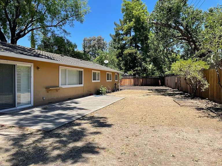 212 Ludell Dr — Photo 16