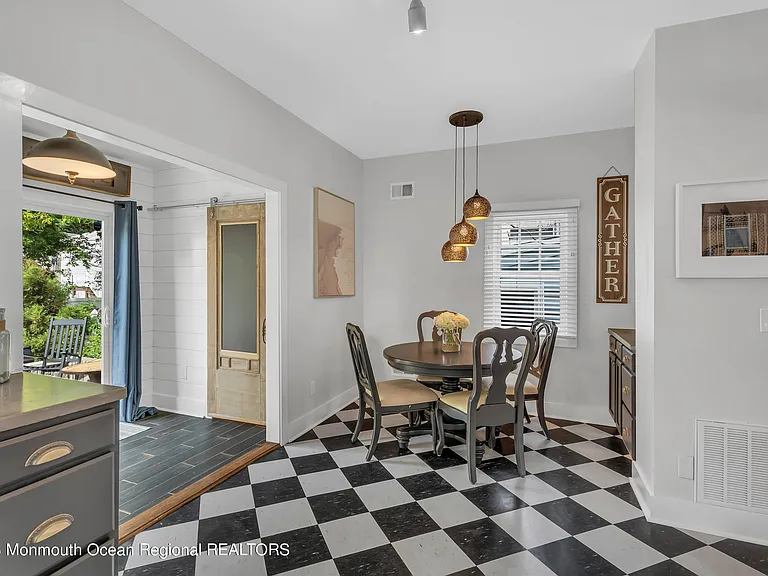 237 Bay Ave — Photo 16