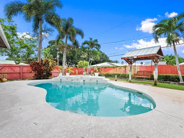 762 SE Elwood Avenue, Port St Lucie, FL 34983