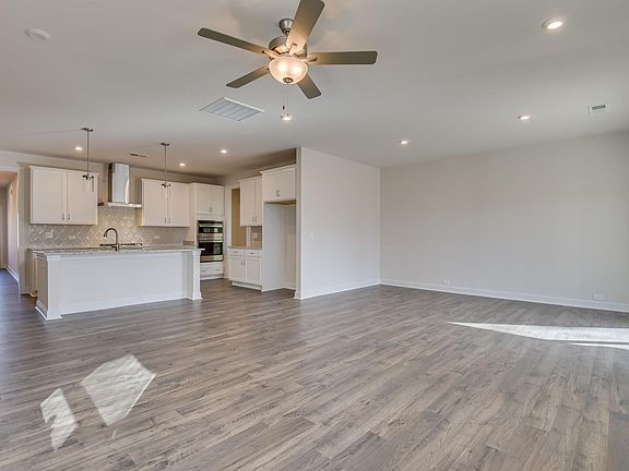 4th image of 605 Basalt Ct
