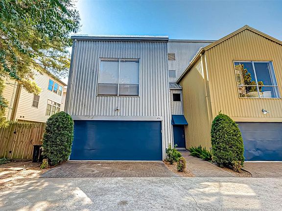 Charming townhome located minutes away from the Memorial Park area!