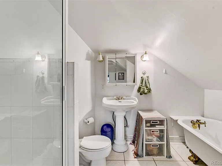 1081 N Marion St — Photo 14