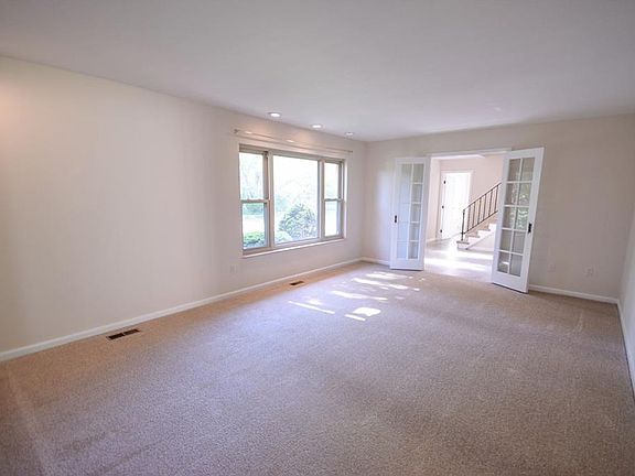 5th image of 7600 Roselake Dr