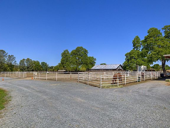 3rd image of 1140 Cold Springs Rd