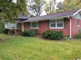 804 S Valley Rd, Carbondale, IL 62901