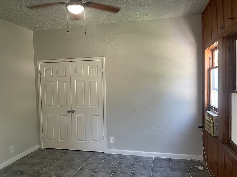1542 W Craig Pl — Photo 8