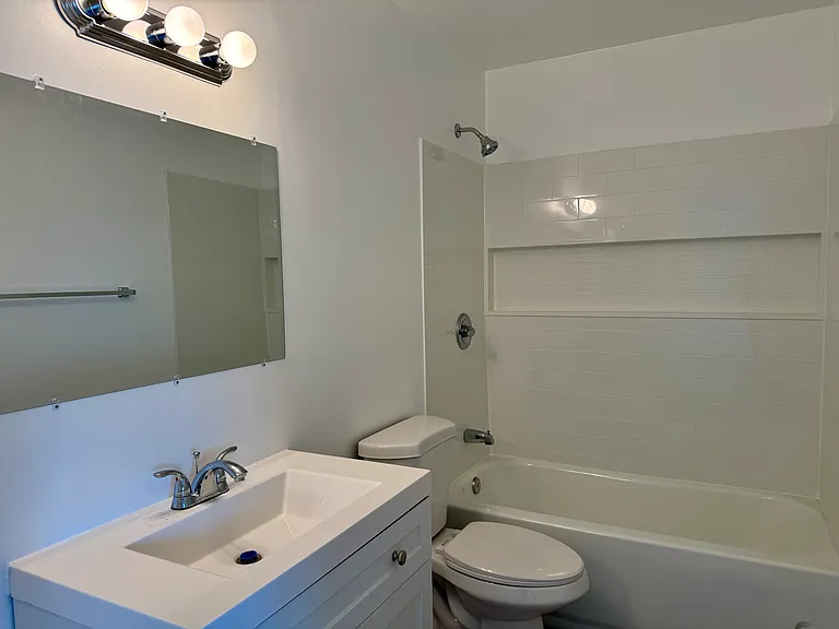 1006 E Deodar St #G — Photo 5