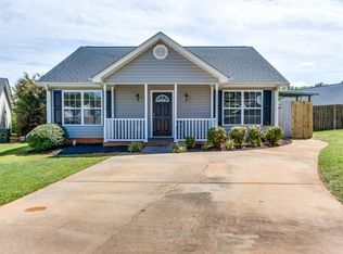 4 Long Pineview Ct, Greer, SC 29651